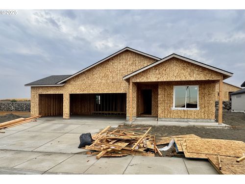 893 Ne Laurel Springs Dr, Hermiston, OR, 97838 | Card Image