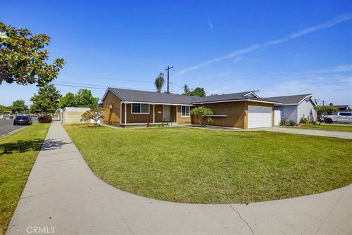 10321 Courtright Rd, Stanton, CA, 90680-1407 | Card Image