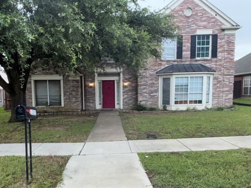 1322 Old Barn Ln, Lewisville, TX, 75067-5518 | Card Image