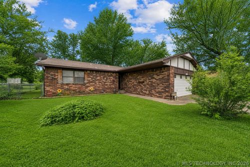 604 E Radcliff St, Locust Grove, OK, 74352-5014 | Card Image