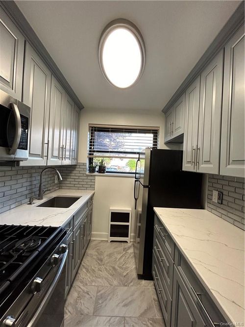 apt-1h-25 Shady Glen Ct, New Rochelle, NY, 10805-1817 | Card Image