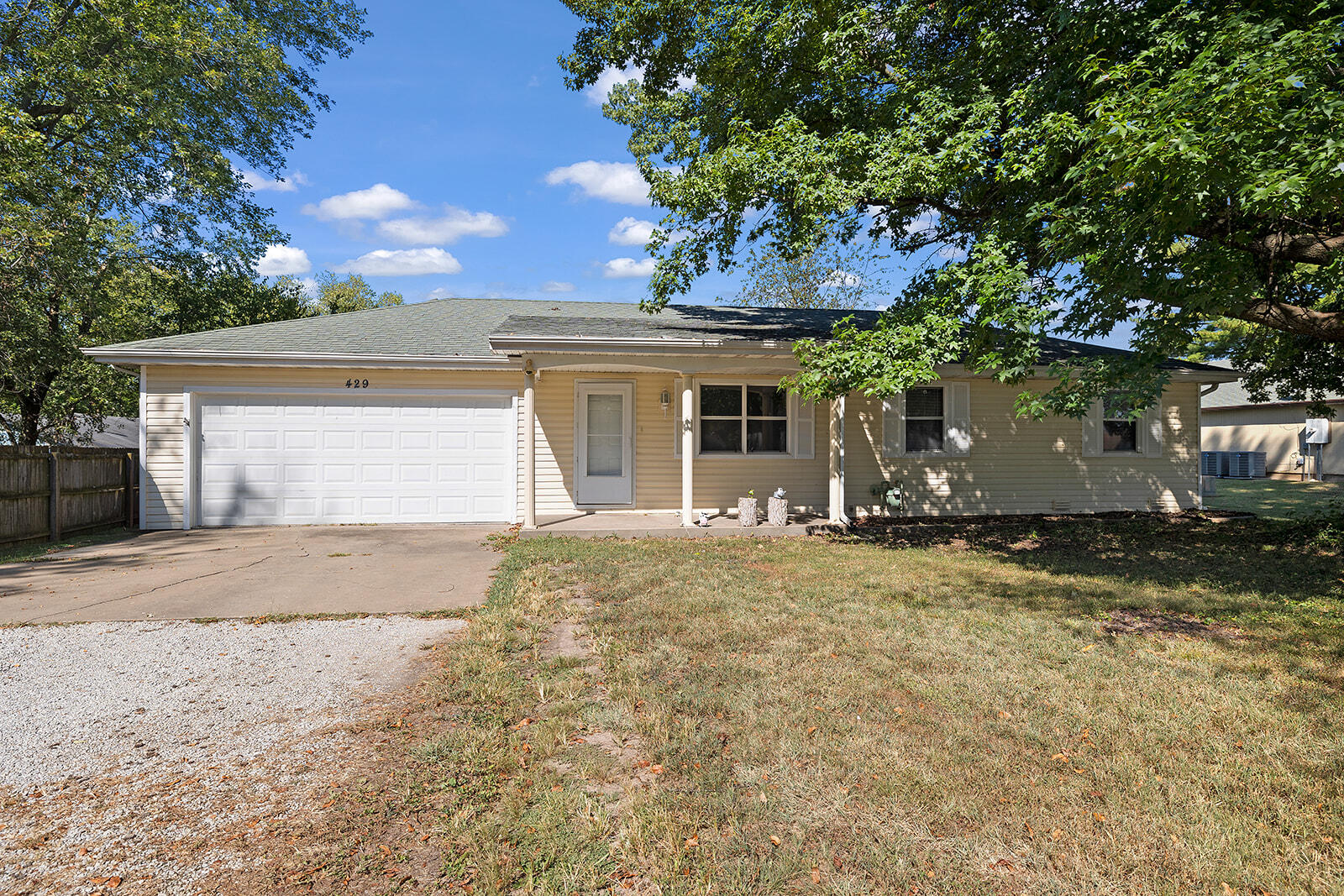 Maple Ave, Republic, MO 65738