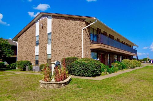 104 S 11th St, Garland, TX, 75040-6195 | Card Image