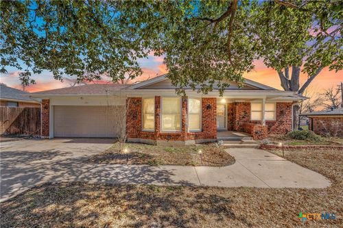 201 Apache Dr, Temple, TX, 76504-3713 | Card Image
