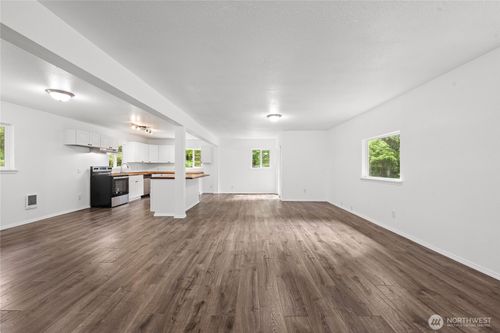 2693 State Route 101, Ilwaco, WA, 98624-9040 | Card Image