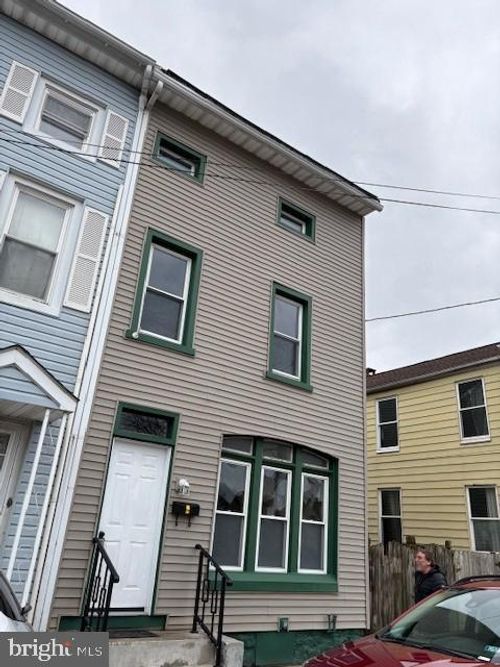 254 Washington St, Hamburg, PA, 19526-1825 | Card Image