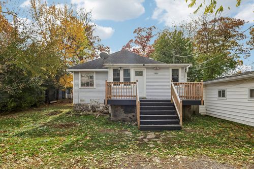 18631 W Main St, Grayslake, IL, 60030-1754 | Card Image