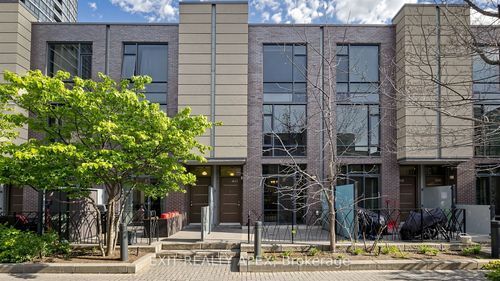 40-23 Valhalla Inn Rd, Toronto, ON, M9B0B3 | Card Image