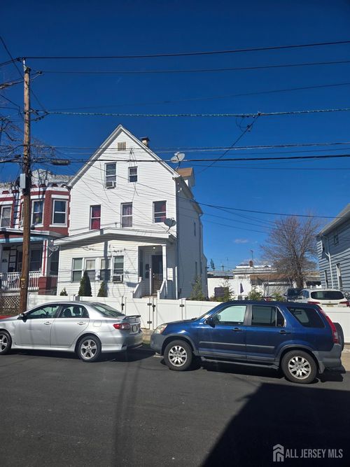 300 Alpine St, Perth Amboy, NJ, 08861-2608 | Card Image