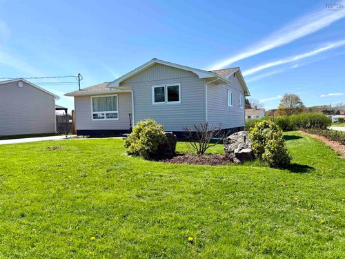 24 Rhodes Ave, Amherst, NS, B4H2J2 | Card Image
