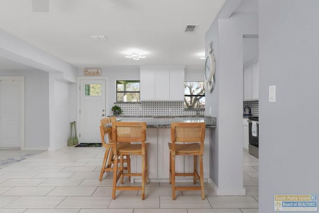 1814 Oklahoma Ave, House other with 3 bedrooms, 2 bathrooms and null parking in Port Isabel TX | Image 8