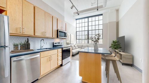 apt-423-1010 S 7th St, Minneapolis, MN, 55415-7552 | Card Image