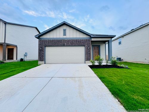 2557 Windle Ln, Seguin, TX, 78155-2992 | Card Image