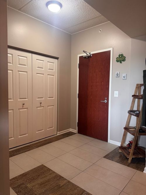 unit-501-6420 Double Eagle Dr, Woodridge, IL, 60517-1762 | Card Image