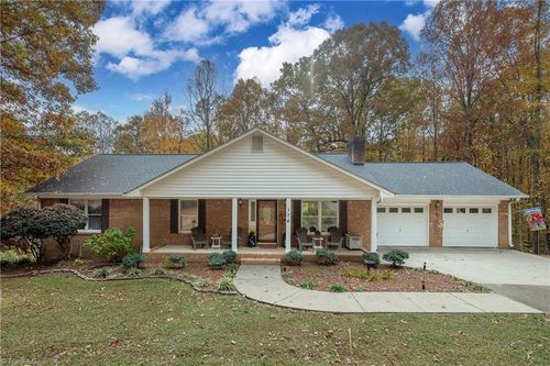 176 Forest Meadow Ln, Clemmons, NC, 27012-6883 | Card Image