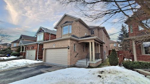 62 Macedonia Crt, Newmarket, ON, L3X2W8 | Card Image
