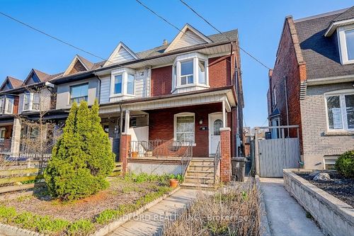 lower-96 Wiltshire Avenue, York, ON, M6N2V9 | Card Image