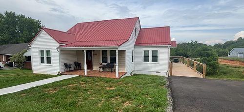 1105 N Main St, Hillsville, VA, 24343-1132 | Card Image