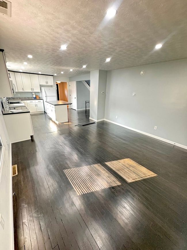 18437 Governor G C Peery Hwy, House other with 3 bedrooms, 2 bathrooms and null parking in Pounding Mill VA | Image 11