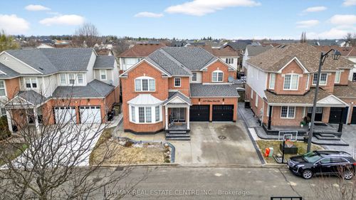 207 Arthur Fach Dr, Cambridge, ON, N1T2G2 | Card Image