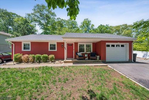 214 Santa Fe Trl, Hopatcong, NJ, 07843-1261 | Card Image