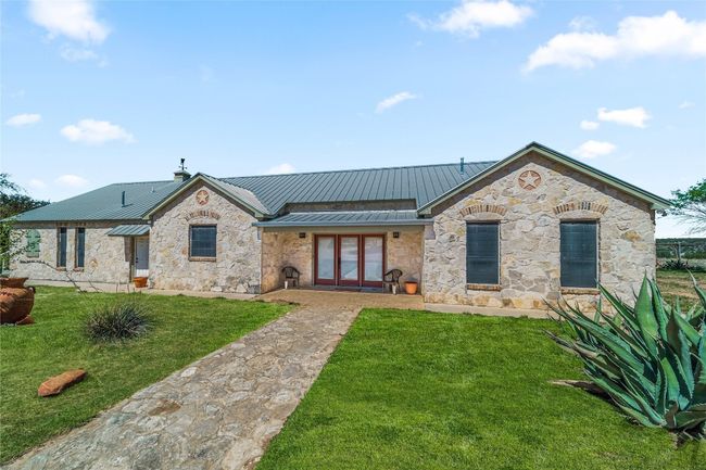 1428 Seven Springs Dr, House other with 3 bedrooms, 2 bathrooms and 5 parking in Junction TX | Image 4