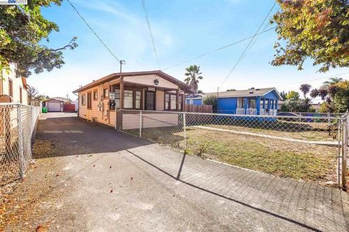 197 Sunset Blvd, Cherryland, CA, 94541-3827 | Card Image