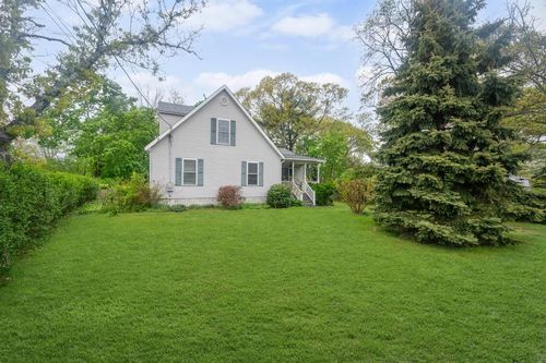 77 Woodhull Ave, Riverhead, NY, 11901-3508 | Card Image