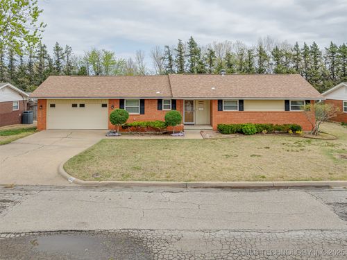 806 Saralyn Dr, Blackwell, OK, 74631-4223 | Card Image