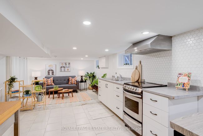 118 Mulock Ave, House attached with 3 bedrooms, 2 bathrooms and 1 parking in Toronto ON | Image 29