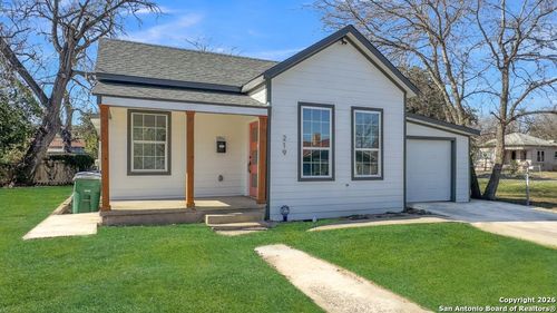 219 Saint James, San Antonio, TX, 78202-2915 | Card Image