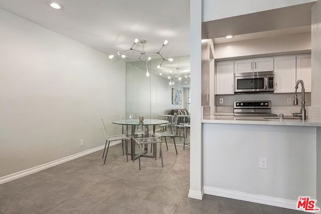 APT-418 - 906 N Doheny Dr, Condo with 1 bedrooms, 1 bathrooms and 1 parking in West Hollywood CA | Image 11