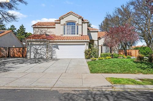 925 Outrigger Cir, Brentwood, CA, 94513-5441 | Card Image
