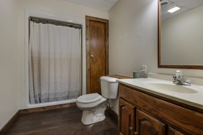Bathroom #3 | Image 21