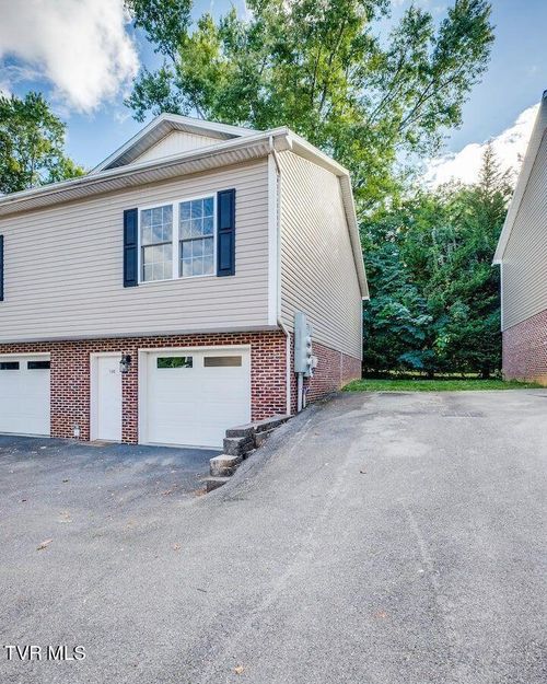 100-169 E Grand Ave, Johnson City, TN, 37601-5609 | Card Image