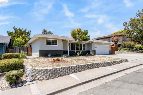 2215 Cunningham Dr, Fairfield, CA, 94533-1906 | Card Image