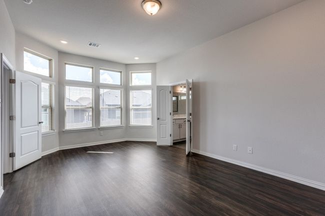 509 Oleander Loop, House other with 4 bedrooms, 3 bathrooms and 4 parking in Buda TX | Image 15