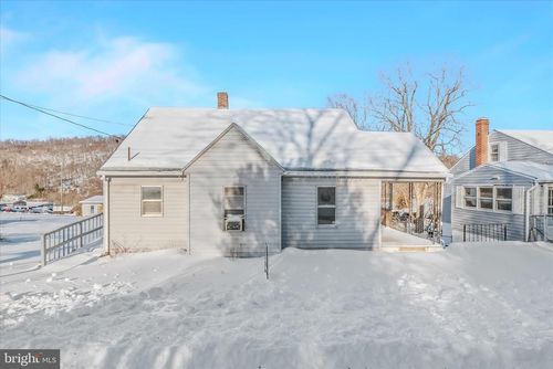 310 Greenway Dr, Berkeley Springs, WV, 25411-3434 | Card Image