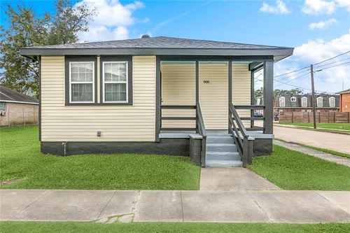 900 Fried St, Gretna, LA, 70053-5536 | Card Image