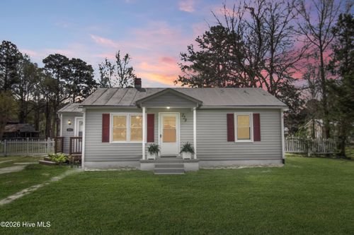 223 Gibbs Rd, New Bern, NC, 28560-7951 | Card Image
