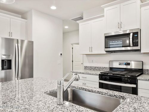 9807 N Summerstone Avenue, Tucson, AZ, 85743 | Card Image