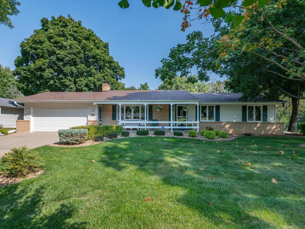 London Dr, Burnsville, MN 55337