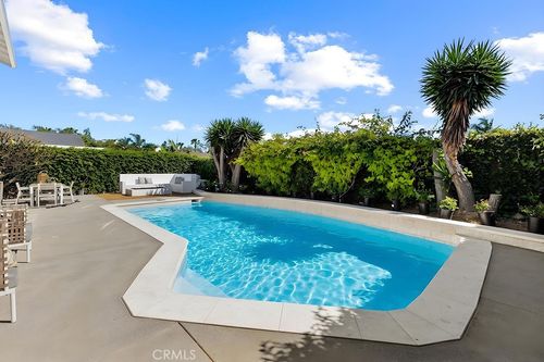 937 Carnation Ave, Costa Mesa, CA, 92626-1706 | Card Image