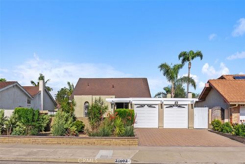 21692 Seaside Ln, Huntington Beach, CA, 92646-8230 | Card Image