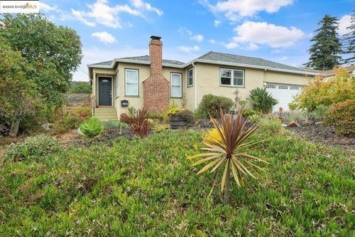 3300 Columbian Dr, Oakland, CA, 94605-2624 | Card Image