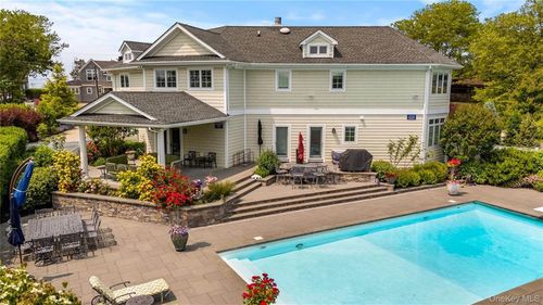 695 Sound Dr, Greenport, NY, 11944-1923 | Card Image