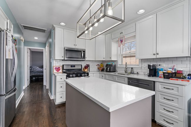 10155 Kildare Ave, House other with 3 bedrooms, 2 bathrooms and 2 parking in Oak Lawn IL | Image 4