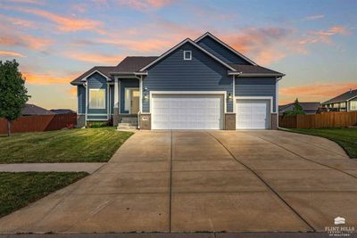 9842 Heather Ln, House other with 6 bedrooms, 3 bathrooms and null parking in Manhattan KS | Image 2