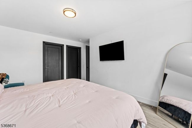 1465 E 2 Nd St, Home with 4 bedrooms, 4 bathrooms and null parking in Plainfield NJ | Image 15