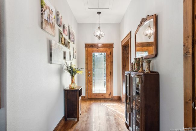 381 Camino Primero, House other with 3 bedrooms, 2 bathrooms and null parking in Leakey TX | Image 5